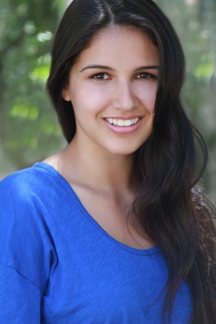Ladan Davia Headshot