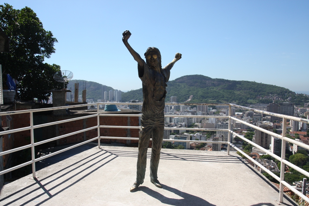 Michael Jackson statue