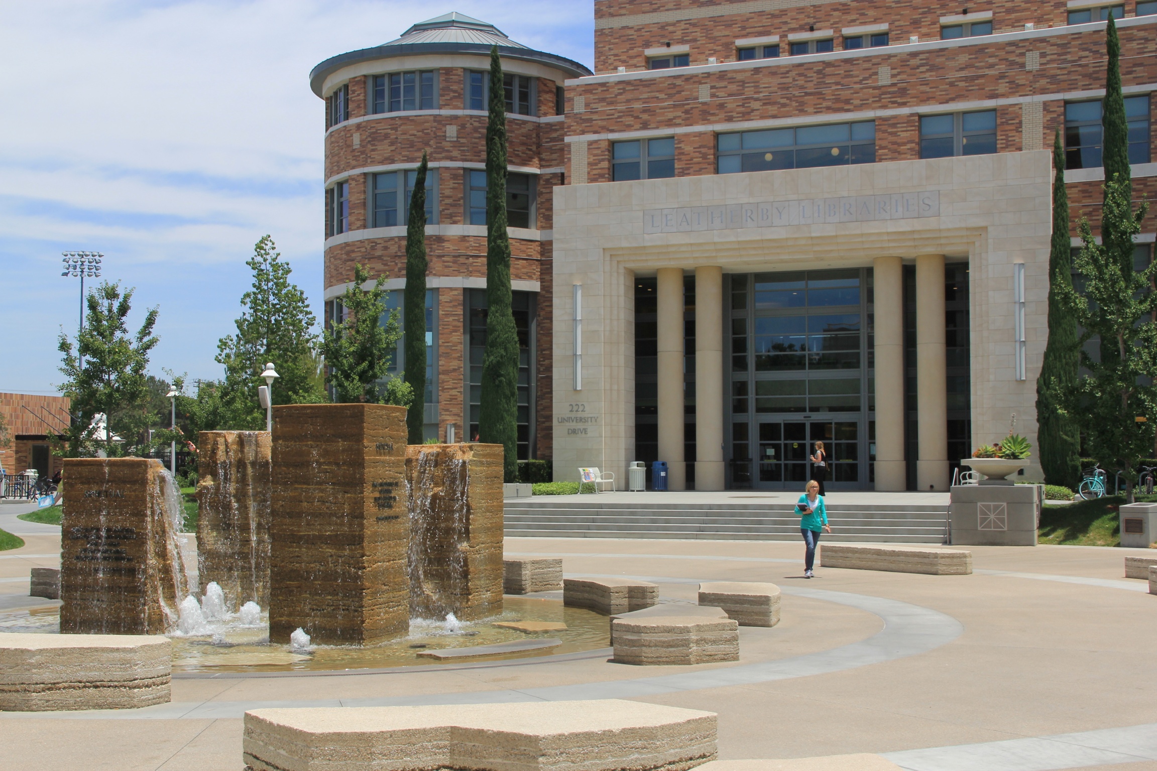 Attallah piazza and Leatherby Libraries