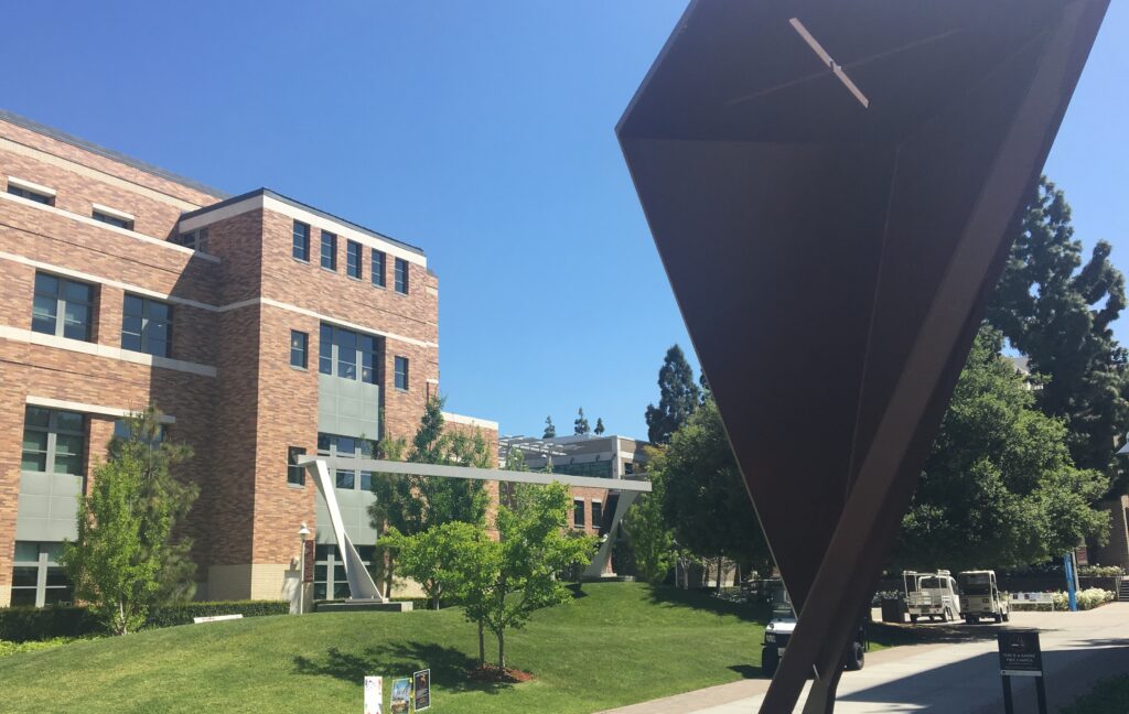 "Levateur" vs. "Levitation" Comparing the Outdoor Sculptures of Tony DeLap