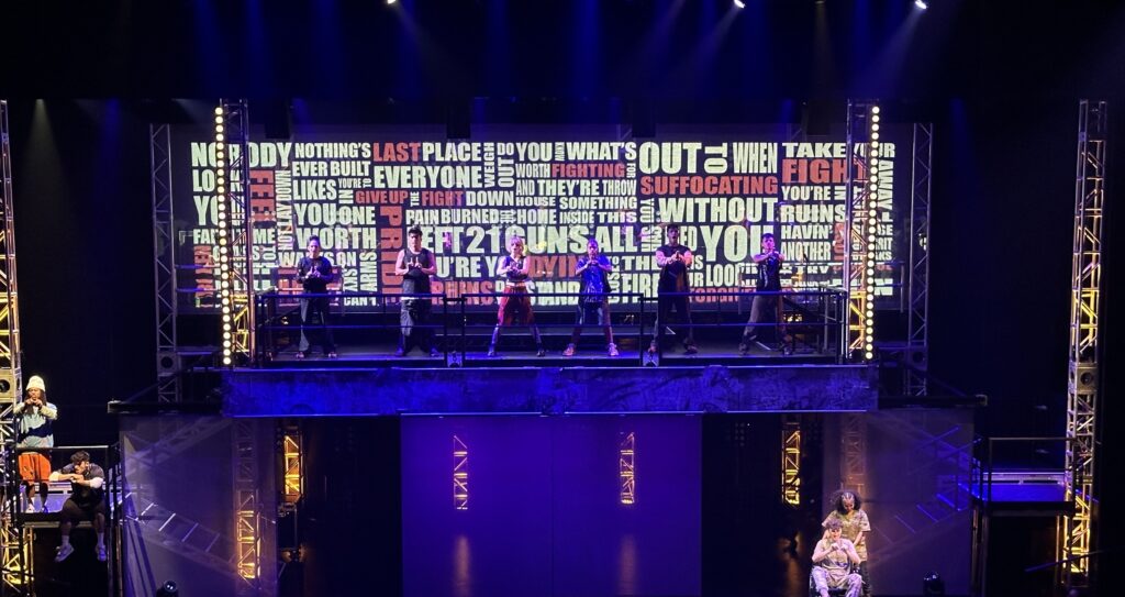 Ariya's projection work during the song "21 Guns"