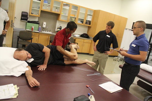 Students in Chapman's Doctor of Physical Therapy program work on performing rehabilitation exercises. (Chapman University)