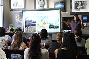 FMPR President Mercedes Martinez speaking at Centro Comunitario de Educación