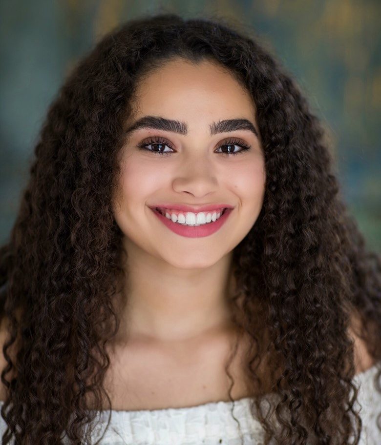 headshot of Yasmeen