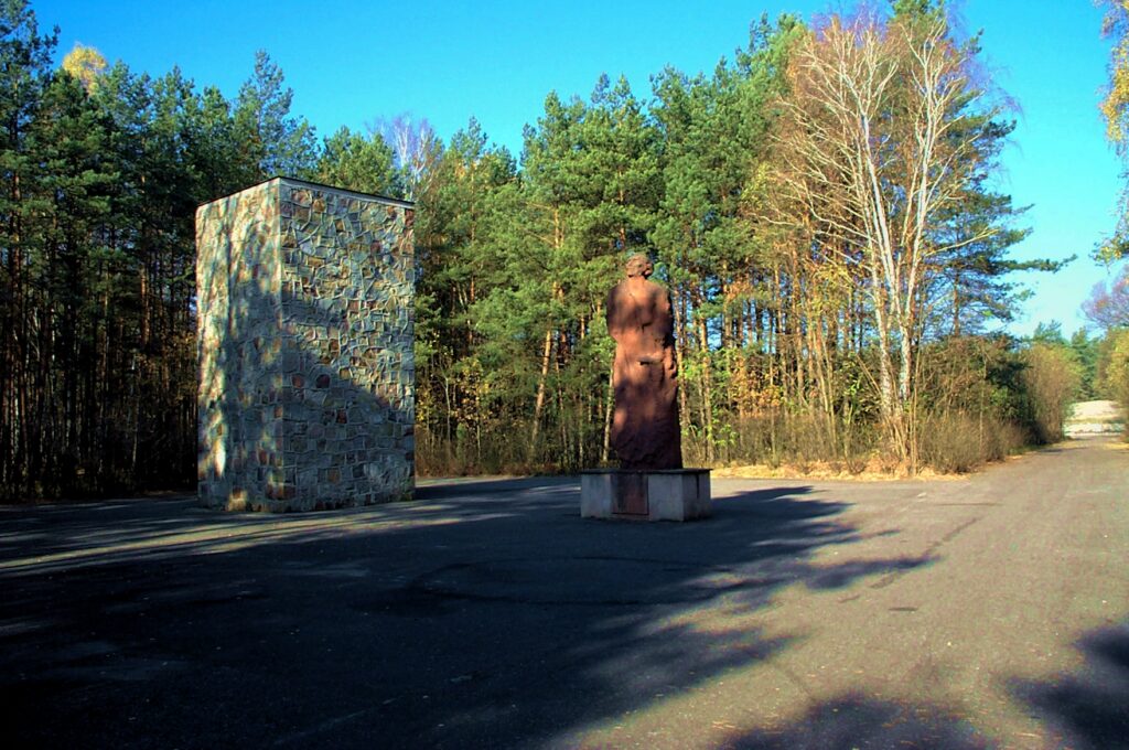 Sobibor Statue