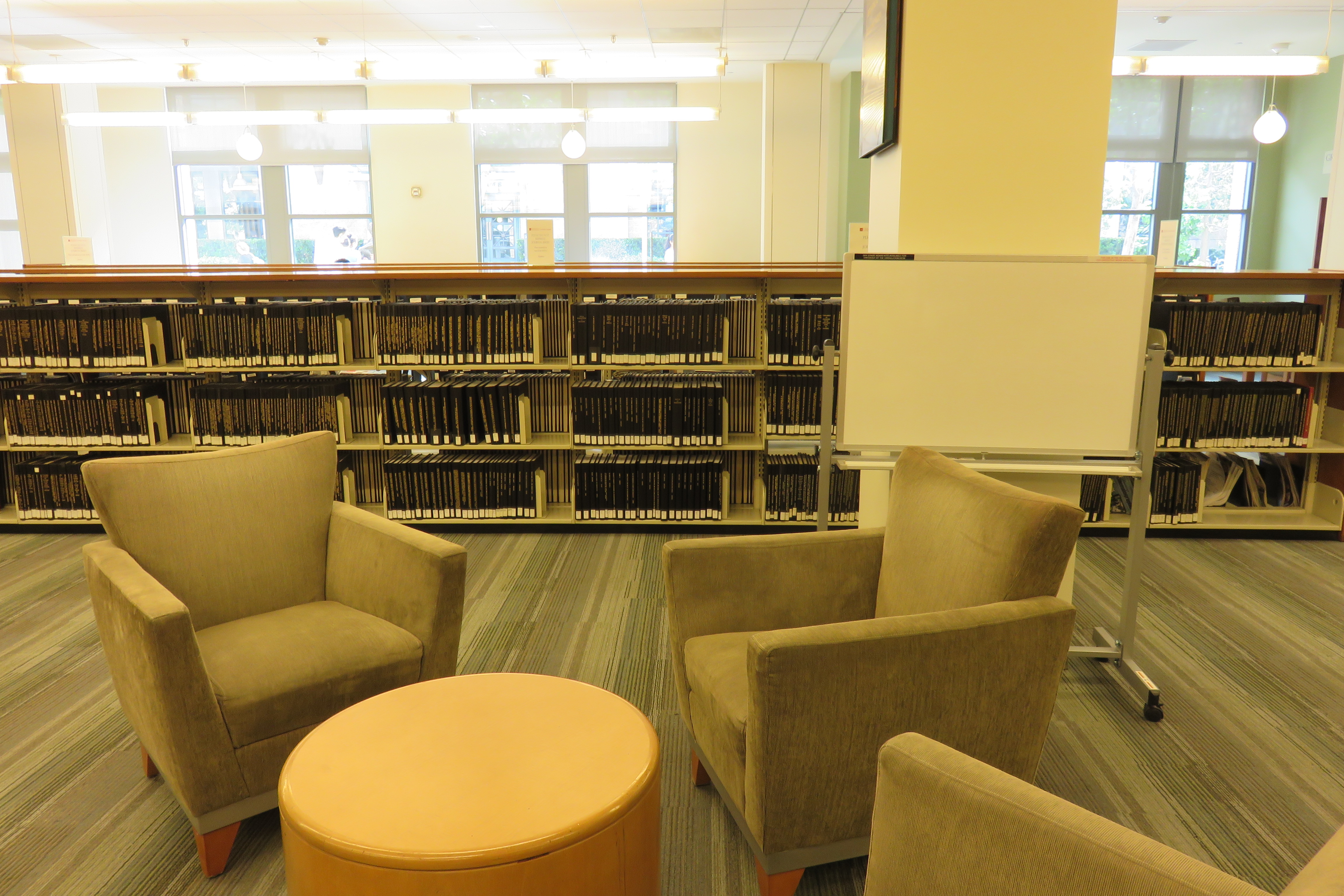 Two chairs and a table in a library.