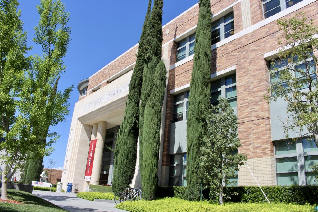 Exterior photograph of the Leatherby Libraries