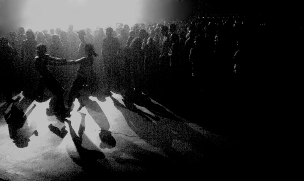 Justin Dressel's photography of people at a concert