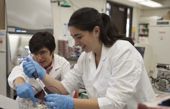 biochemistry student with Dr. Melissa Rowland-Goldsmith