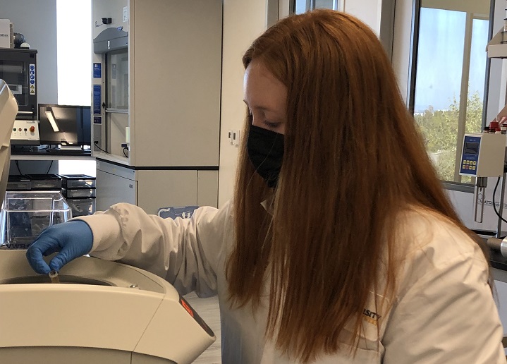 Ashley Nichols in research lab