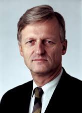 Headshot of man.