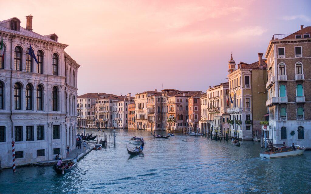 Photo by Rebe Adelaida on Unsplash.
