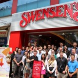 students in front of Swensens