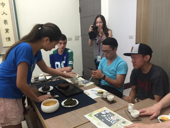 Student learning about Taiwanese tea culture.