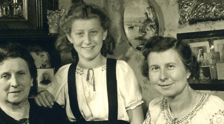 Idele Steur Stapholtz with Marie Goossens and her daughter Germaine